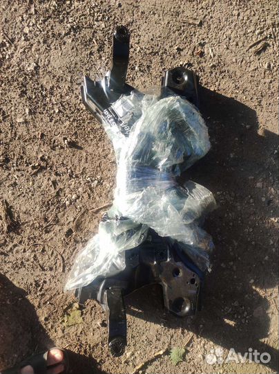 Подрамник skoda rapid Volkswagen polo