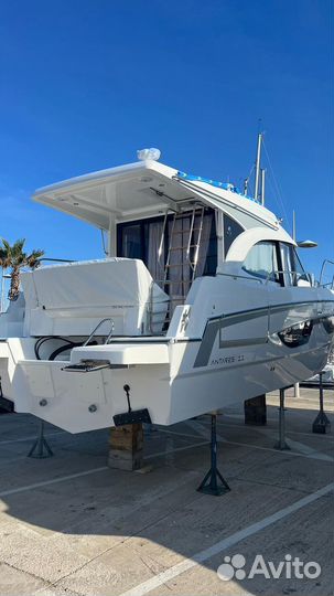 Катер Beneteau Antares 11 FLY с моторами