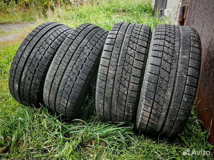 Bridgestone Blizzak VRX 215/50 R17