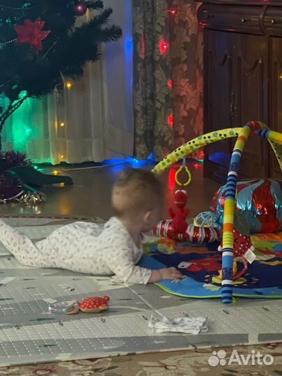 Развивающий коврик для малыша без игрушек