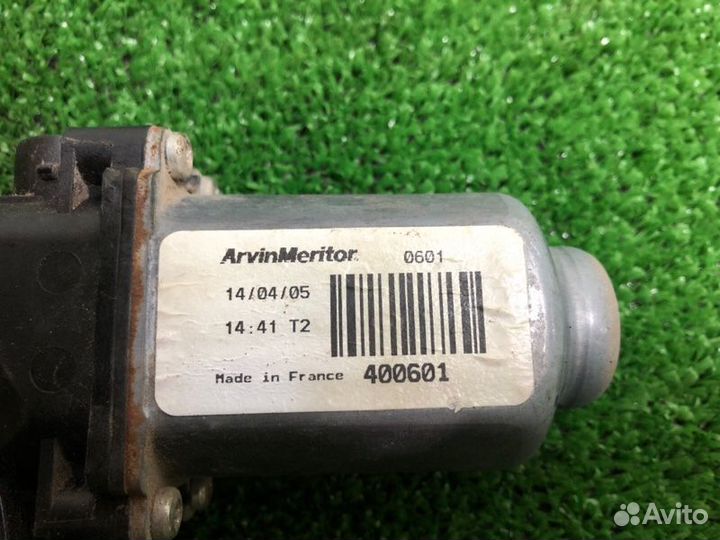 Мотор стеклоподъемника передний левый Nissan