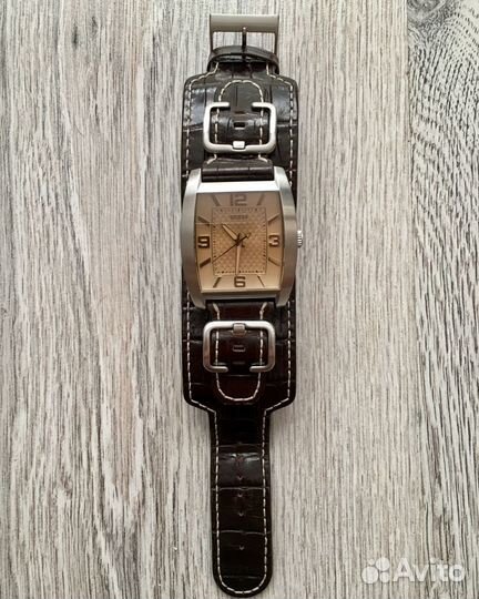 Наручные часы Guess W0186G2