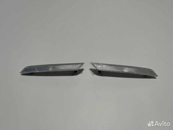 Белые отражатели передних крыльев BMW E71 X6