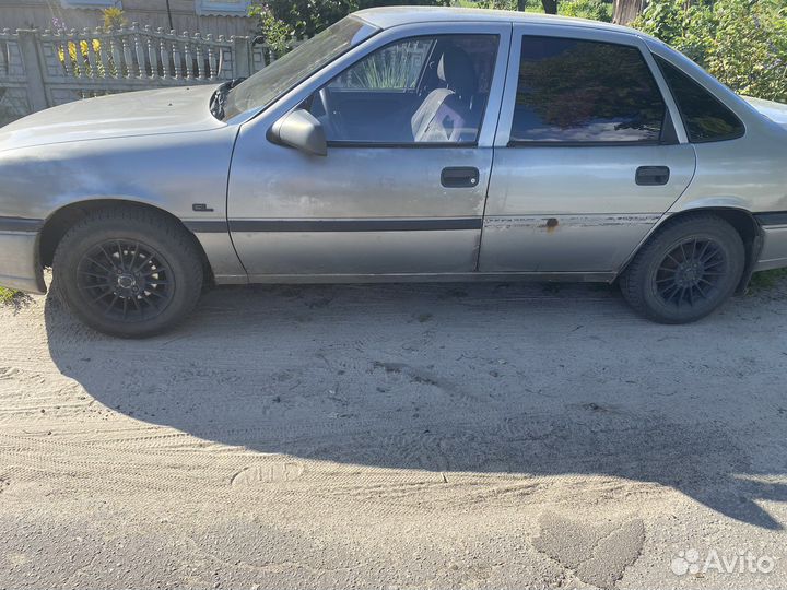 Opel Vectra 1.6 МТ, 1993, 296 352 км
