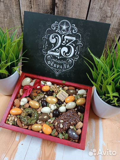 Подарочный набор на 23 февраля орехи мед