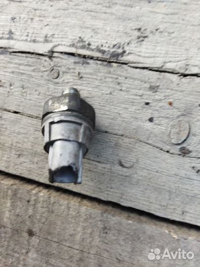 Датчик давления масла Toyota Prius ZVW30 2zrfxe