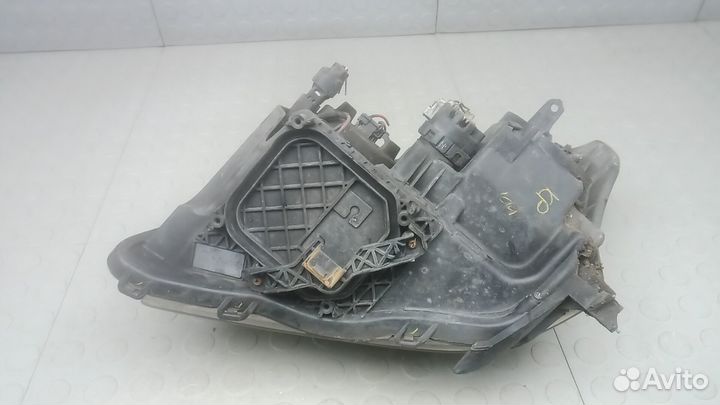 Фара Toyota Avensis T25 (2003-2008)