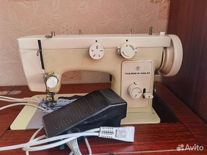 Швейная машина Чайка 142м