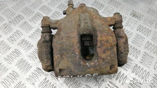 Суппорт тормозной передний правый toyota auris E15