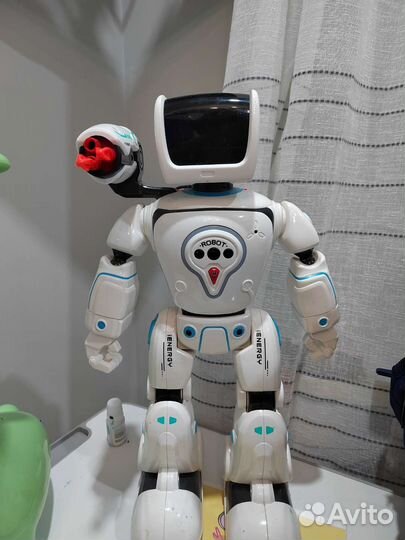 Игрушка робот с пультом
