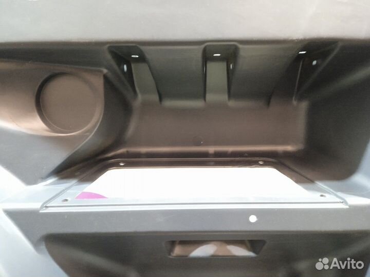 Корпус подножек правый Daf XF105