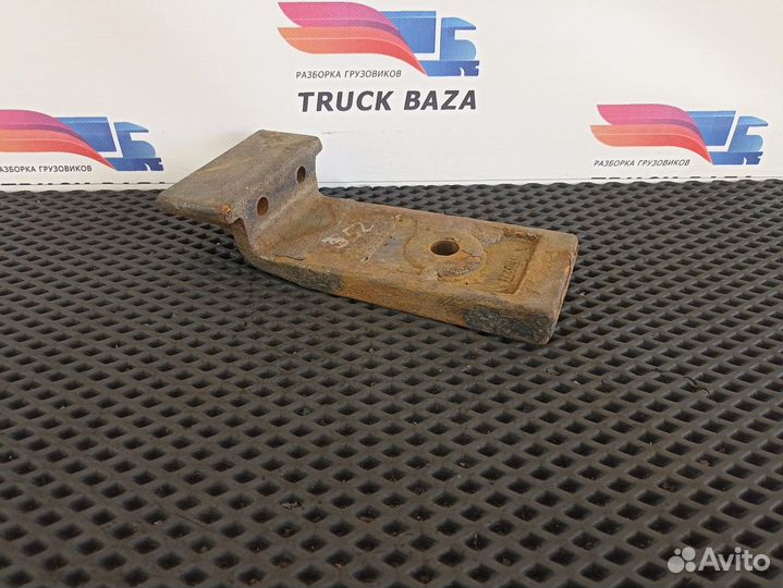 Кронштейн переднего стабилизатора правый