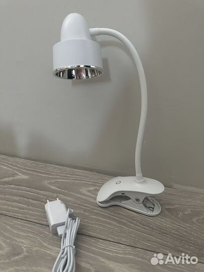 Светильник настольный лампа с прищепкой