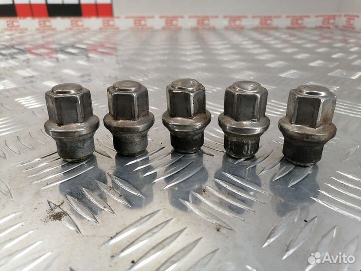 Болт Chrysler 300C 2007 06507826AA