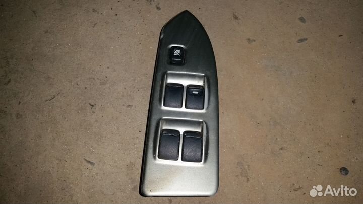 Блок управления стекл на митсубиси кольт 2004