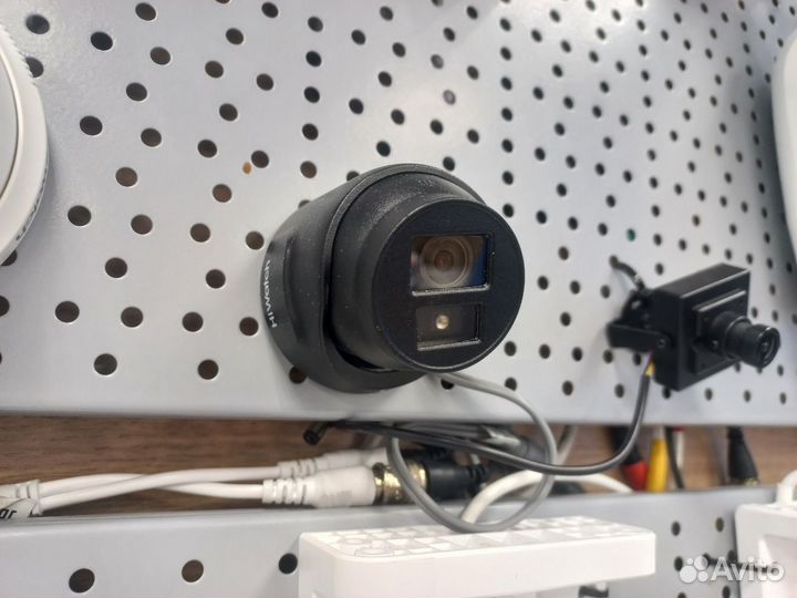 Мини камера Hiwatch купольная