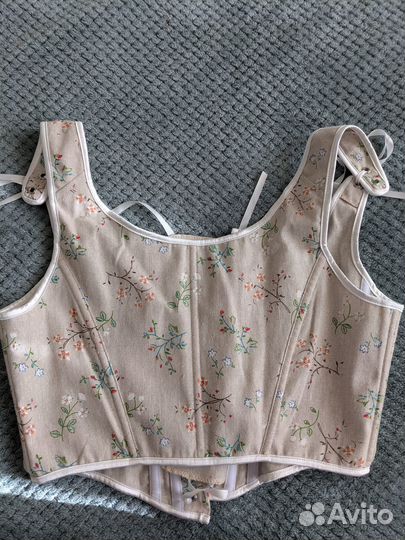 Очень красивый корсет на шнуровке размер 46-48