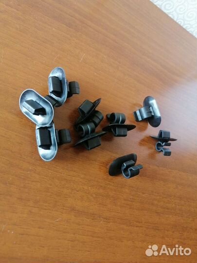 Крепление держателя капота