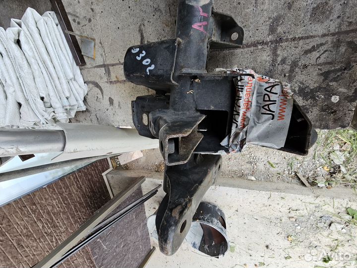 Балка подвески Mitsubishi Space Gear