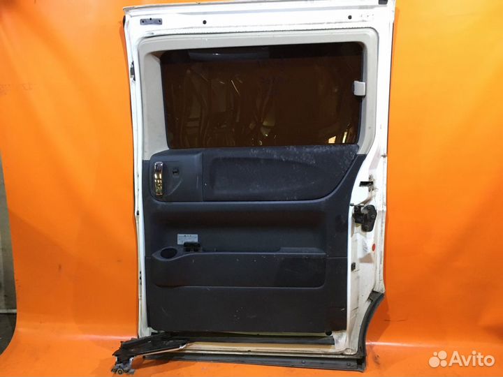 Дверь Nissan Elgrand E51 (Заднее Правое)