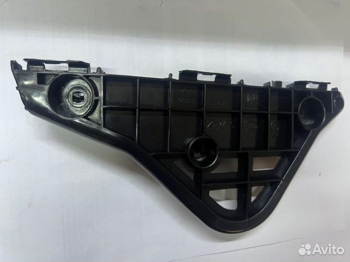 Кронштейн бампера передний правый Toyota Camry
