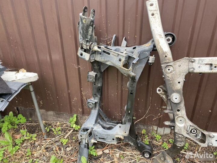 Подрамник задний Land Rover Range Rover Velar