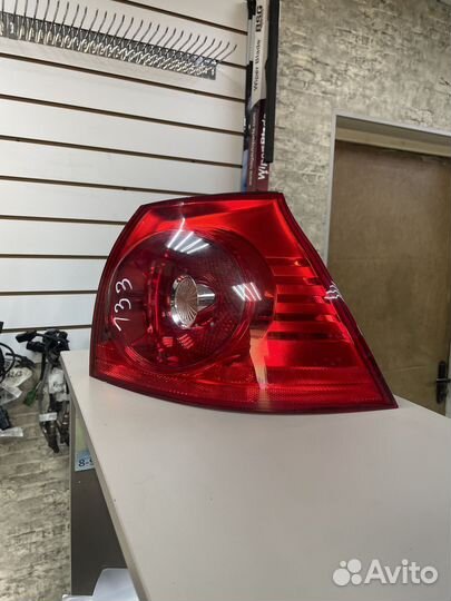 Фонарь задний правый Фольксваген Гольф 5