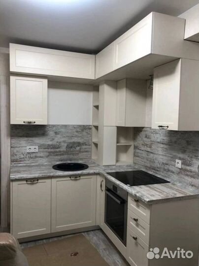 Кухня с антресолями артикул 87640