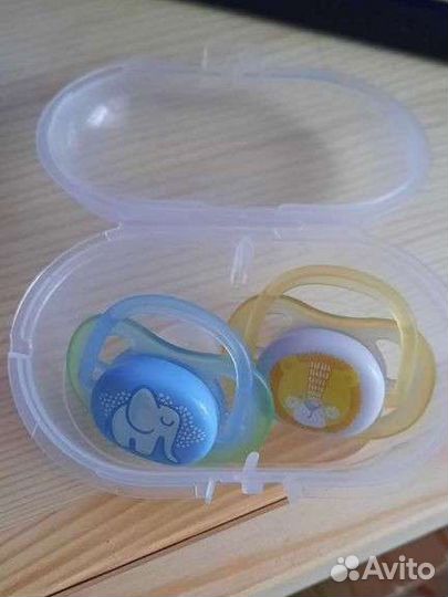 Пустышка Avent 0-6 мес. + накладки на грудь