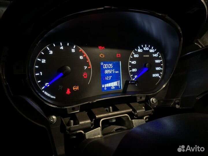 Пересвет панелей приборов и салона