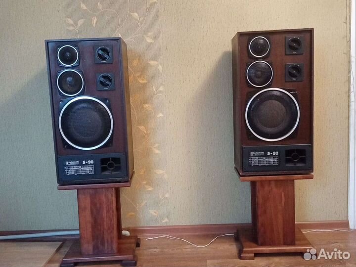 Стойки, подиумы и подставки для акустики