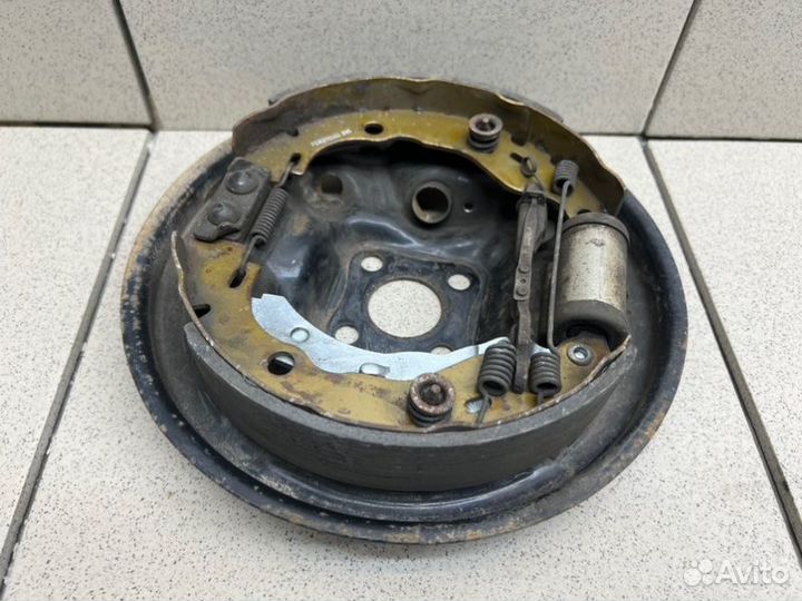 Щит опорный задний левый Renault Logan K7MA812 1