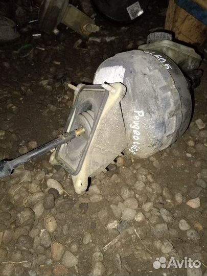 Вакуум тормозной Peugeot 605