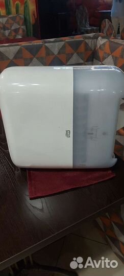 Диспенсер для бумажных полотенец tork