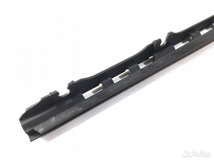 Крепление уплотнителя Audi A6 C6 Avant