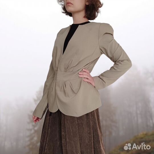 Женский шерстяной бежевый пиджак (жакет)