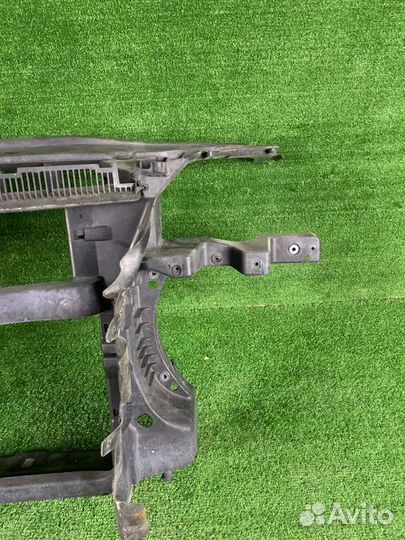 Панель передняя / телевизор Volkswagen Passat B6