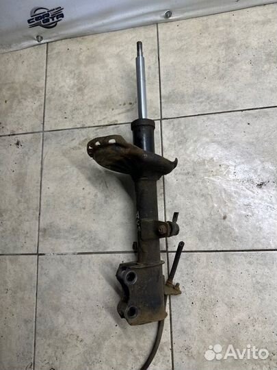 Амортизатор подвески задний левый Toyota