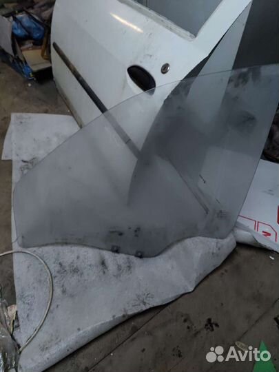 Переднее правое стекло Renault Logan, Sandero