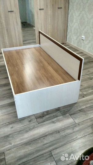 Кровать - односпалка (с матрасом), шкаф