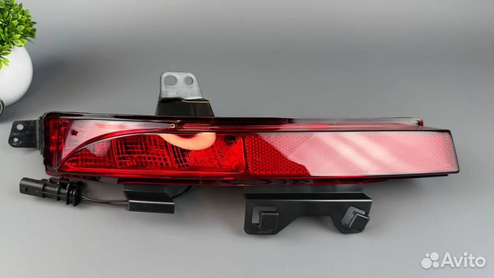 Катафот левый LR Discovery Sport 2015-2025 LR06091