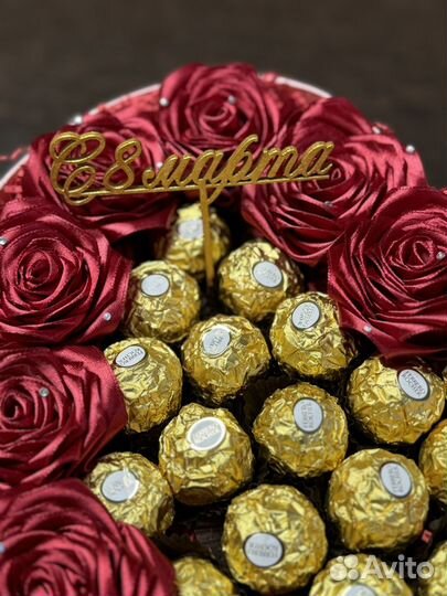 Сладкие букеты из конфет и роз из атласных лент