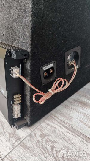 Сабвуфер и усилитель в автомобиль