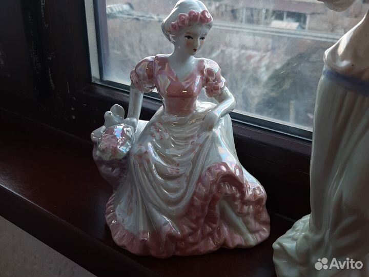 Фарфоровые современные статуэтки