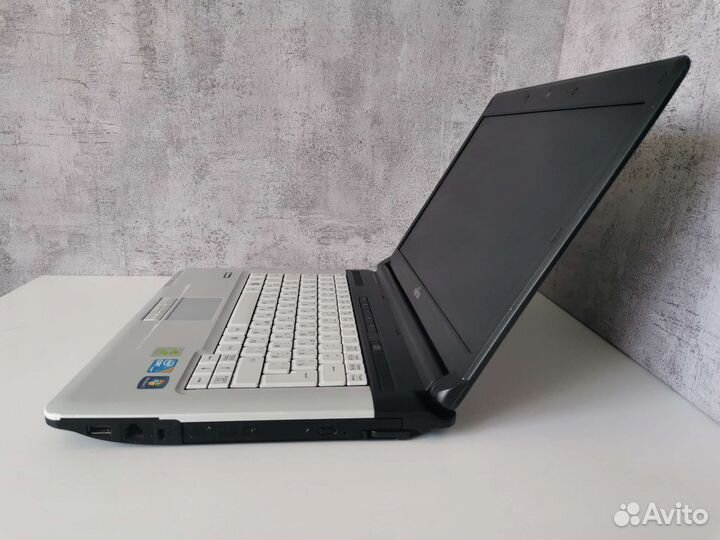 Хороший Ноут Core i3/4гб