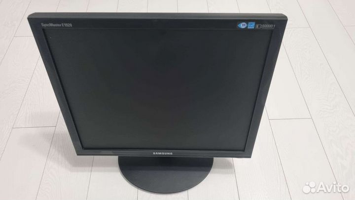 Монитор Samsung E1920NR