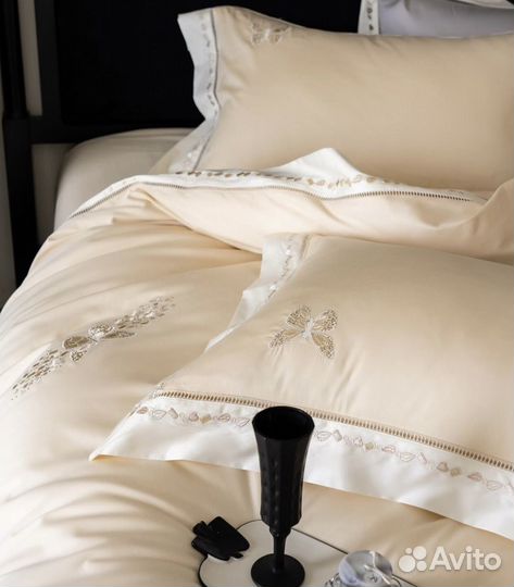 Постельное бельё бабочки вышивка с одеялом comfort