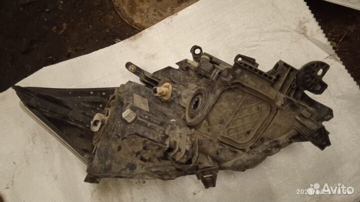 Фара левая правая Toyota Auris