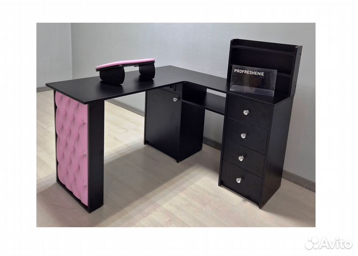 Маникюрный стол