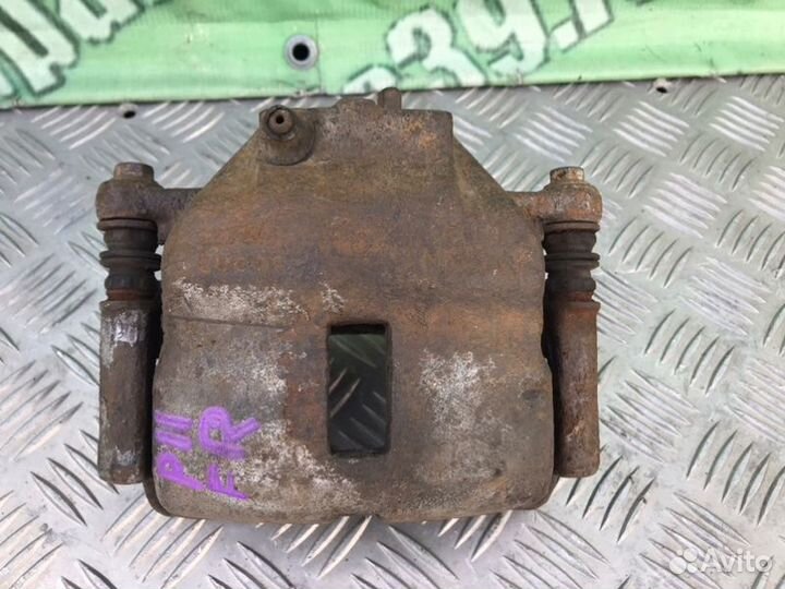 Суппорт передний правый Nissan Primera P11 GA16